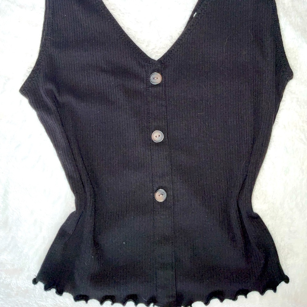 Cropped buttoned black small strapped shirt